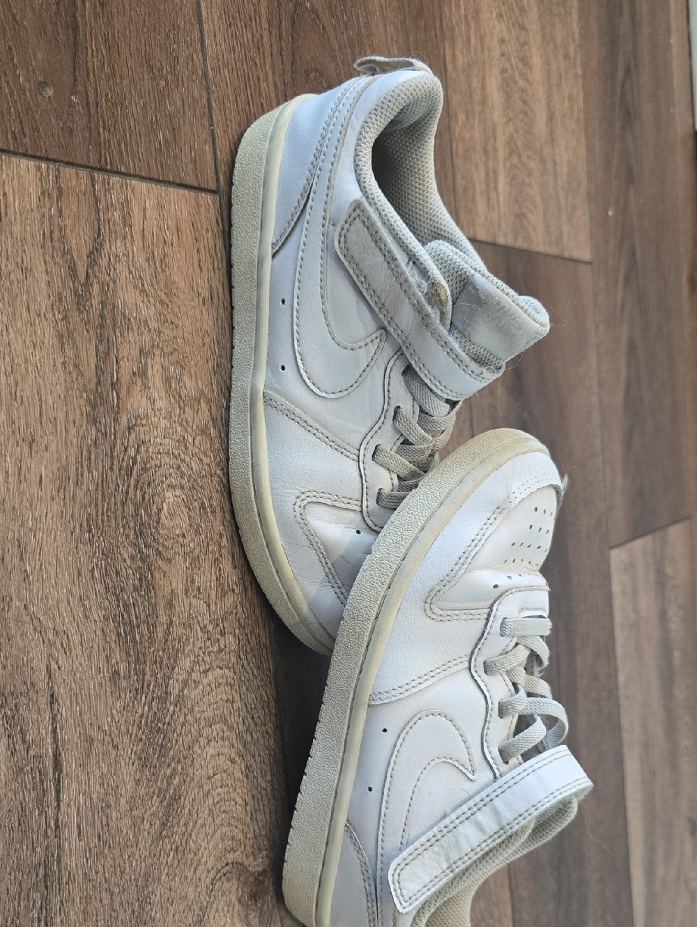 Nike Kids White Low-Top Velcro Sneakers